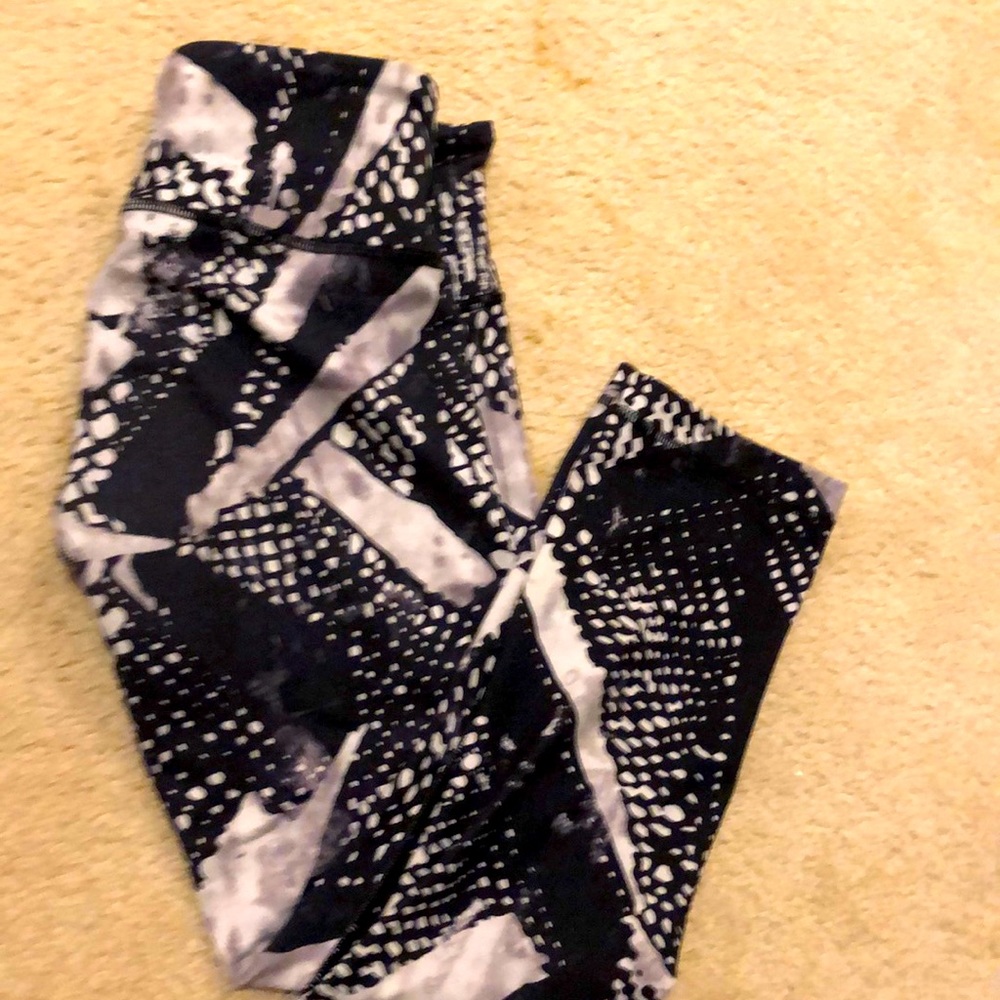 Lululemon Wunder Under size 4, cute print!